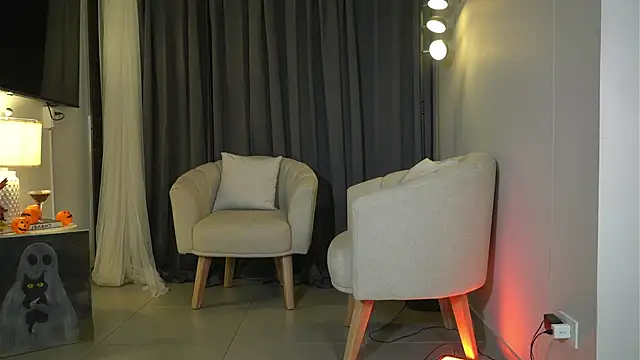 Snapshot of kendall_ruiz chatting on October 29, 12:09 am kendall ruiz online show from October 29, 12:09 am