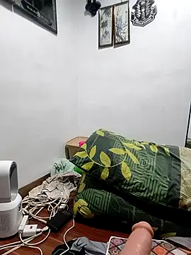 HotsexyNaughtysweetbaby online show from April 6, 6:25 am