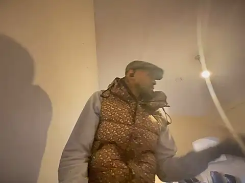 CuzzyB69 online show from March 11, 12:50 pm