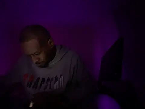 CuzzyB69 online show from March 8, 11:49 pm