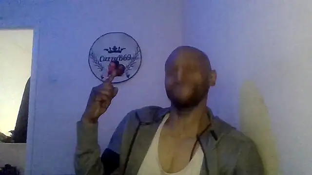 CuzzyB69 online show from November 28, 8:36 am