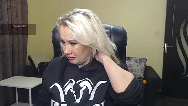 KandyHellenx online show from January 9, 6:20 am