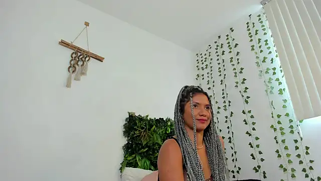 Snapshot of karlye_5 chatting on February 11, 2:35 pm karlye 5 online show from February 11, 2:35 pm