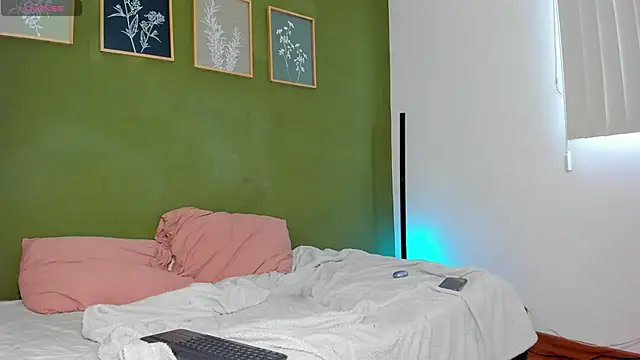 karlye 5 online show from April 9, 8:26 pm