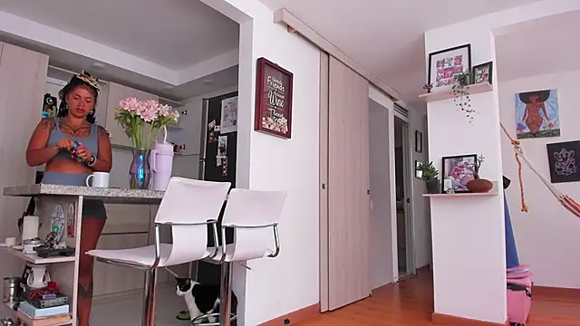 karlye 5 online show from December 4, 1:10 pm