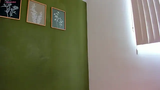 karlye 5 online show from April 8, 2:40 pm