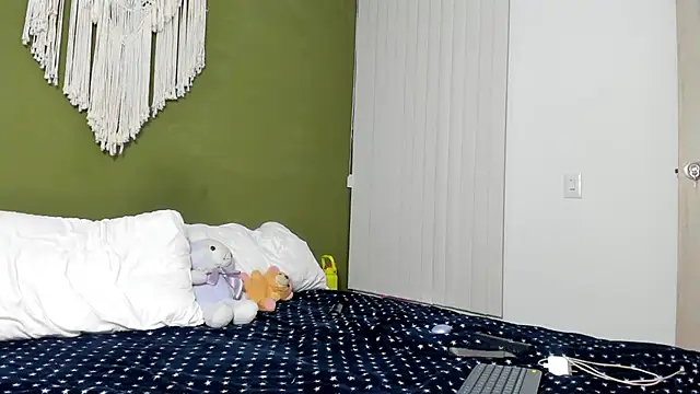 karlye 5 online show from April 19, 1:50 am