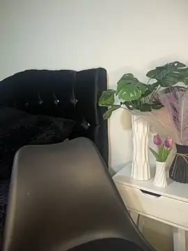 Emiily W online show from February 24, 3:02 pm