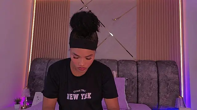 Snapshot of naia_blessed chatting on June 23, 7:12 pm naia blessed online show from June 23, 7:12 pm