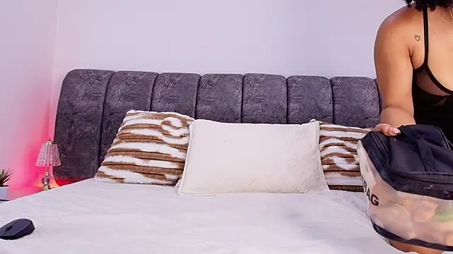 naia blessed online show from November 26, 7:14 pm