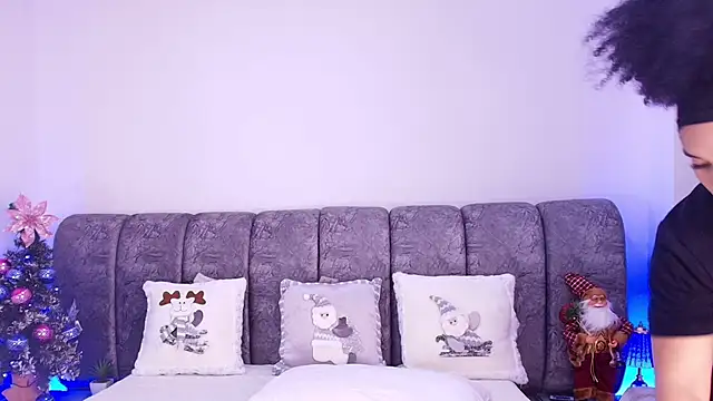 naia blessed online show from December 15, 7:09 pm