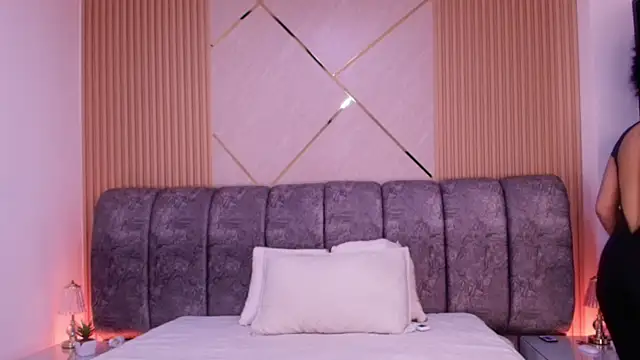 naia blessed online show from February 10, 7:13 pm