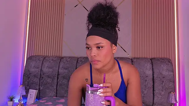 Snapshot of naia_blessed chatting on July 8, 7:14 pm naia blessed online show from July 8, 7:14 pm