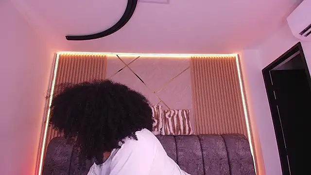 naia blessed online show from February 19, 7:11 pm