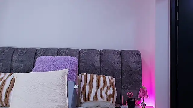 naia blessed online show from November 10, 7:19 pm