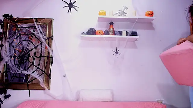 naia blessed online show from October 24, 7:13 pm