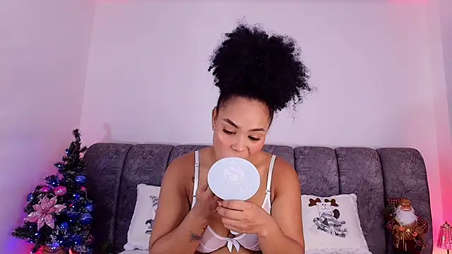 naia blessed online show from December 3, 7:13 pm