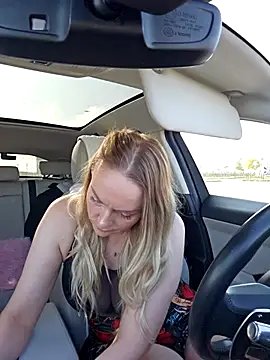 Snapshot of Bondgirl_013 chatting on November 6, 9:46 am Bondgirl 013 online show from November 6, 9:46 am