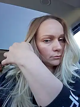 Snapshot of Bondgirl_013 chatting on November 1, 9:14 am Bondgirl 013 online show from November 1, 9:14 am