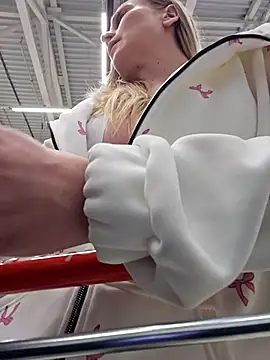 Snapshot of Bondgirl_013 chatting on February 12, 6:18 pm Bondgirl 013 online show from February 12, 6:18 pm