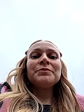 Bondgirl 013 online show from May 15, 2:48 pm