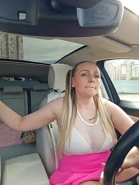 Snapshot of Bondgirl_013 chatting on October 22, 10:36 am Bondgirl 013 online show from October 22, 10:36 am