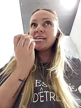 Snapshot of Bondgirl_013 chatting on February 28, 6:18 pm Bondgirl 013 online show from February 28, 6:18 pm