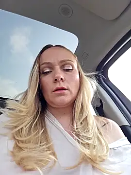 Snapshot of Bondgirl_013 chatting on November 15, 10:30 am Bondgirl 013 online show from November 15, 10:30 am