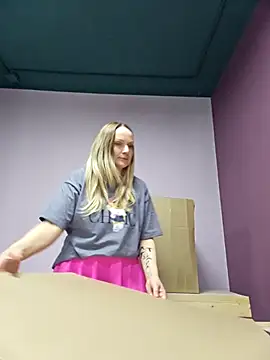 Snapshot of Bondgirl_013 chatting on February 25, 6:19 pm Bondgirl 013 online show from February 25, 6:19 pm