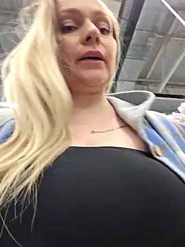 Snapshot of Bondgirl_013 chatting on January 31, 7:12 pm Bondgirl 013 online show from January 31, 7:12 pm