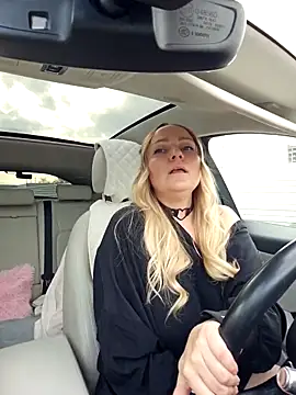 Snapshot of Bondgirl_013 chatting on October 23, 10:58 am Bondgirl 013 online show from October 23, 10:58 am