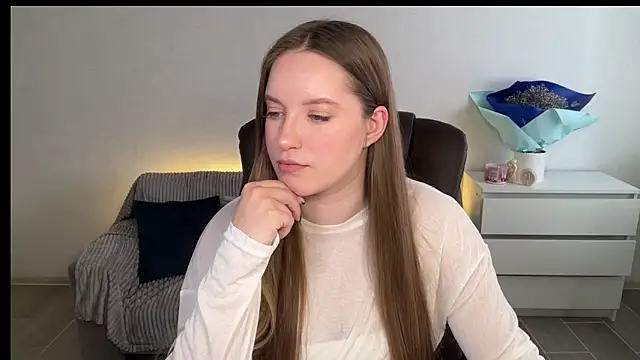 EvaMaddison online show from March 22, 6:15 am