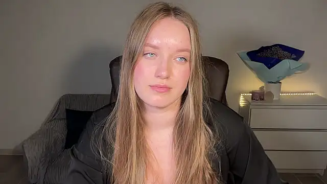 EvaMaddison online show from May 12, 7:09 pm
