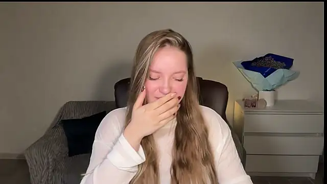 EvaMaddison online show from April 13, 5:17 pm