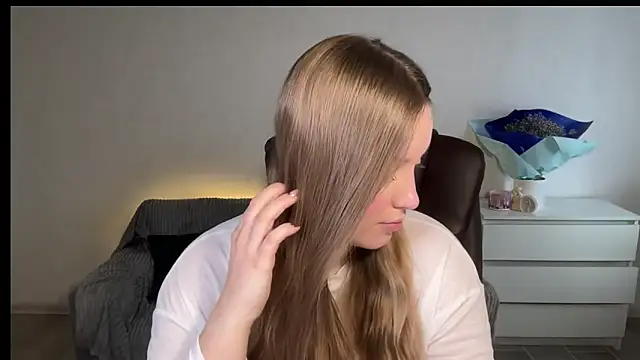 EvaMaddison online show from March 20, 5:41 am