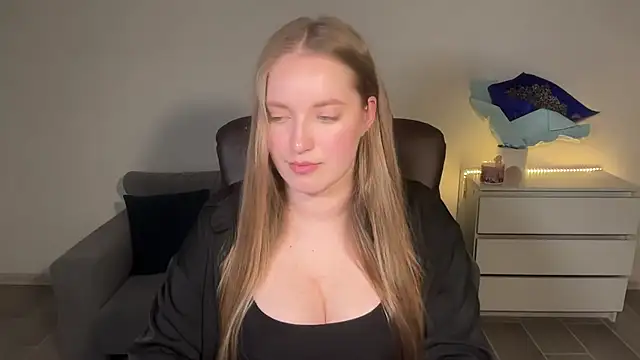 Snapshot of EvaMaddison chatting on June 29, 9:03 pm EvaMaddison online show from June 29, 9:03 pm