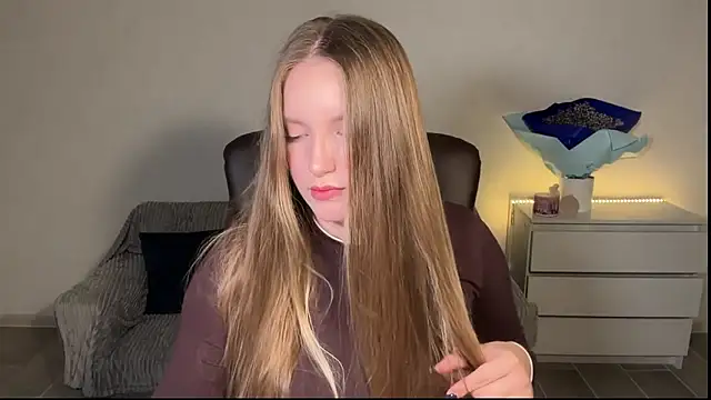 EvaMaddison online show from May 8, 6:45 pm