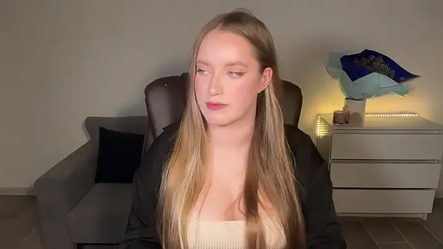 Snapshot of EvaMaddison chatting on July 4, 8:02 pm EvaMaddison online show from July 4, 8:02 pm