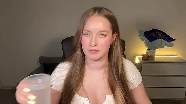 Snapshot of EvaMaddison chatting on June 26, 8:58 pm EvaMaddison online show from June 26, 8:58 pm