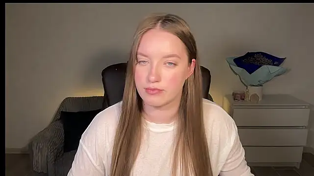 EvaMaddison online show from March 25, 5:01 pm