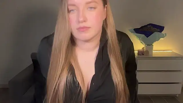 Snapshot of EvaMaddison chatting on June 19, 8:25 pm EvaMaddison online show from June 19, 8:25 pm