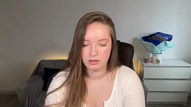 EvaMaddison online show from April 4, 8:43 am