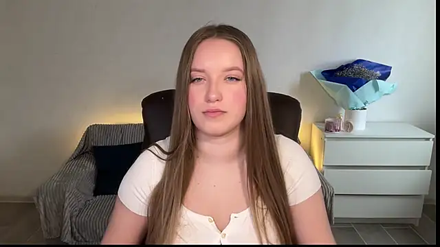 EvaMaddison online show from April 11, 7:45 am