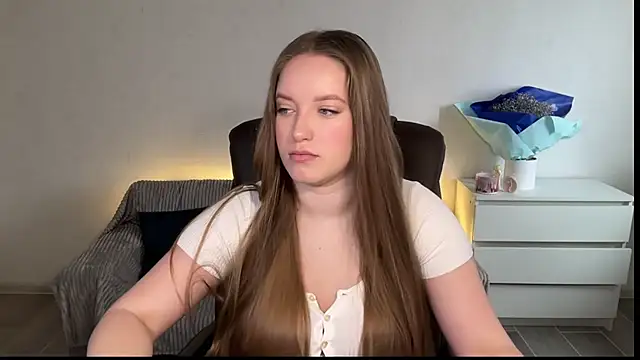 EvaMaddison online show from April 11, 6:43 am