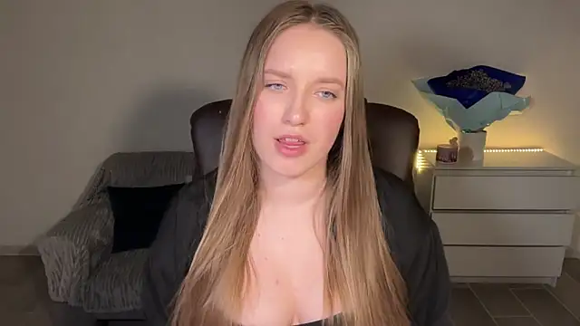 EvaMaddison online show from April 27, 7:56 pm