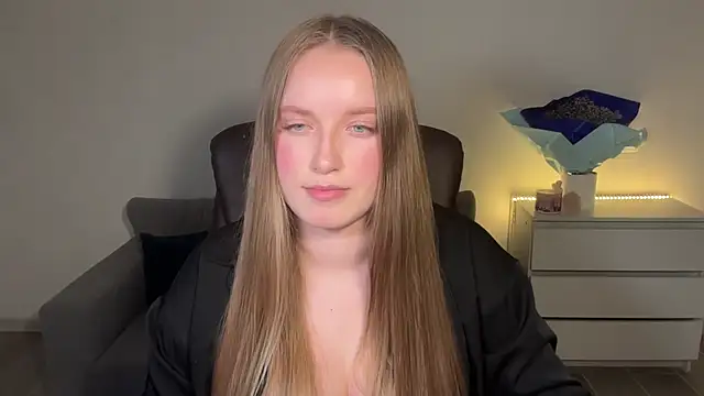 Snapshot of EvaMaddison chatting on June 21, 9:09 pm EvaMaddison online show from June 21, 9:09 pm