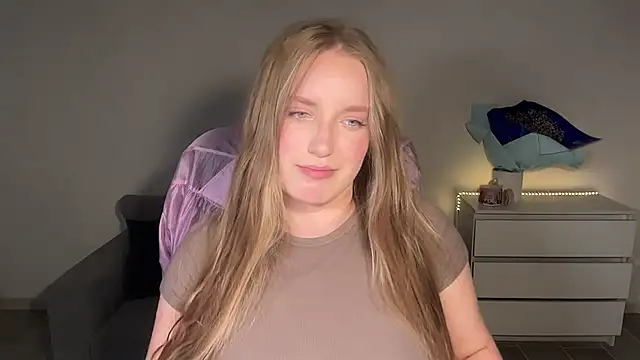 Snapshot of EvaMaddison chatting on July 13, 9:03 pm EvaMaddison online show from July 13, 9:03 pm