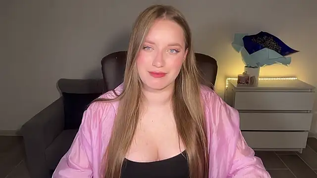 Snapshot of EvaMaddison chatting on July 19, 10:17 pm EvaMaddison online show from July 19, 10:17 pm