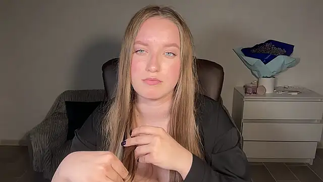 EvaMaddison online show from April 21, 8:37 pm