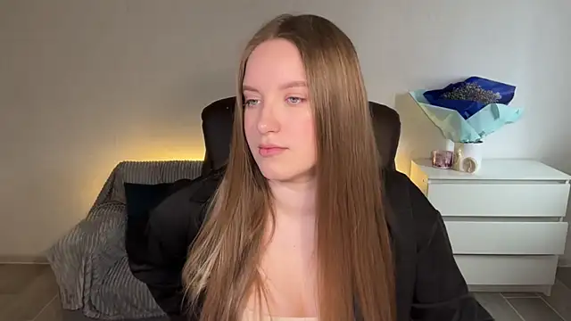 EvaMaddison online show from April 5, 5:03 am